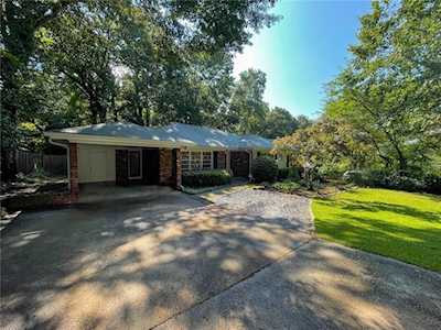 1095 Burton Dr NE Atlanta, GA 30329