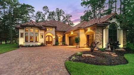 33 W Shadow Creek Villas Loop Spring, TX 77389