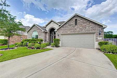 2202 Dama Dr Rosenberg, TX 77471