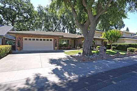 7709 Sleepy River Way Sacramento, CA 95831