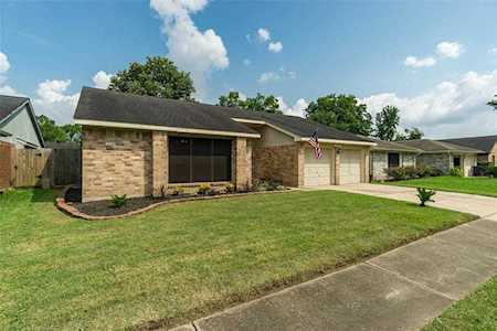 2226 Leading Edge Dr Friendswood, TX 77546