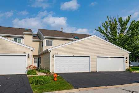 1632 Hilton Head Dr Naperville, IL 60563