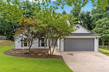 836 Riverstone Ln Woodstock, GA 30188
