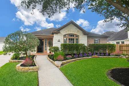 2202 Cambridge Shores Ln Pearland, TX 77584