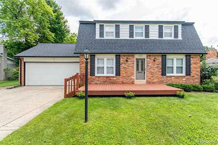 17304 Fairway St Livonia, MI 48152