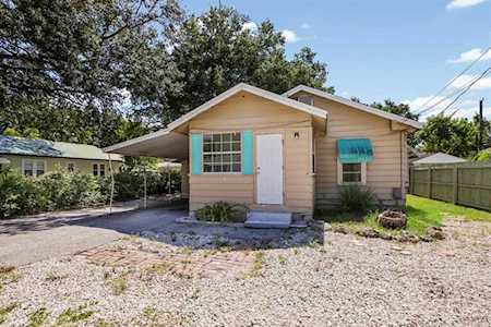 719 35th St W Bradenton, FL 34205