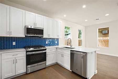 913 Valdez ST #B Austin, TX 78741