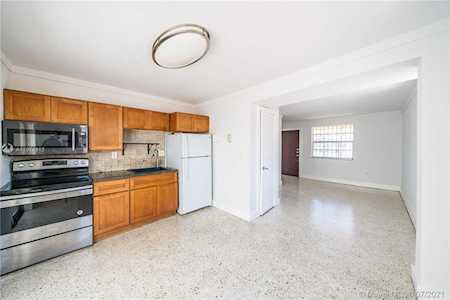 1039 SW 5th St #205 Miami, FL 33130