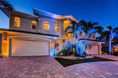 321 Manatee Ln Tarpon Springs, FL 34689
