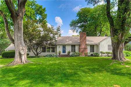 3924 W 57 Terrace Fairway, KS 66205