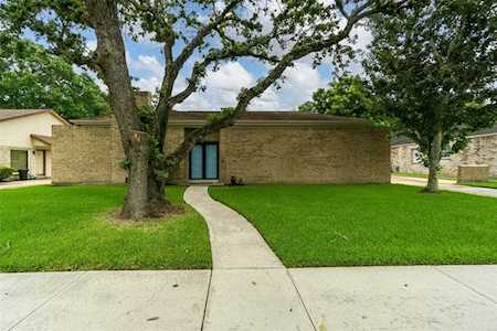 16390 Larkfield Dr Houston, TX 77059