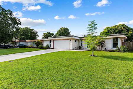 7102 NW 67th St Tamarac, FL 33321