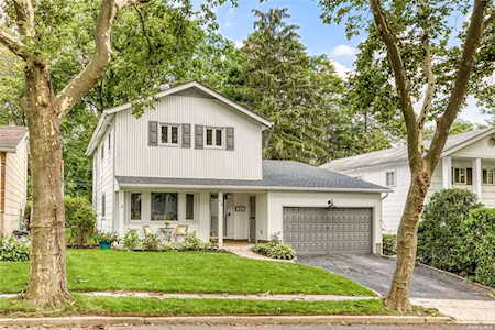 98 Radcliff Avenue Port Washington, NY 11050
