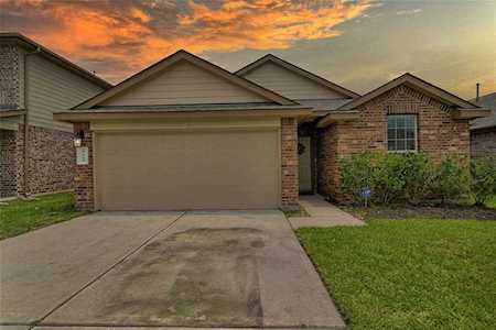 8111 Carillon Way Rosharon, TX 77583