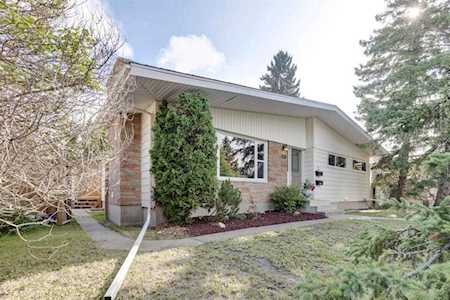128 Capri Ave NW Calgary, AB T2L 0H4