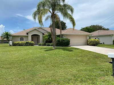 27 Mariner Ln Rotonda West, FL 33947