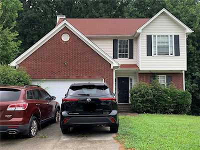 5743 Three Lakes Dr College Park, GA 30349