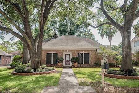 7718 Club Lake Dr Houston, TX 77095