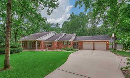 2211 Stableridge Dr Conroe, TX 77384