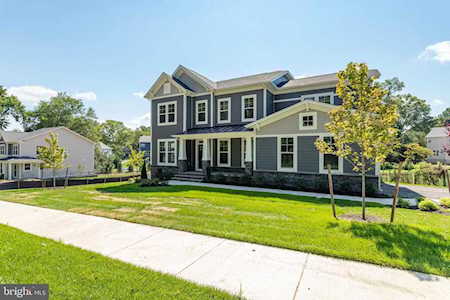 245 Hillside Circle SW Vienna, VA 22180