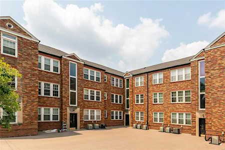 8054 Davis Dr. St Louis, MO 63105
