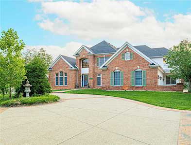 2301 N Ballas Town And Country, MO 63131