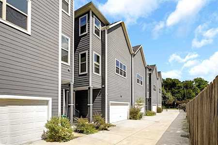 1230 W 25th St Houston, TX 77008