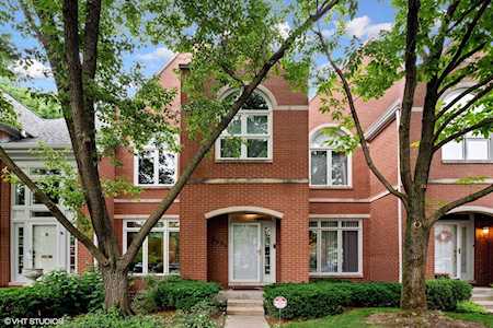 5935 N Sauganash Ln Chicago, IL 60646