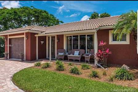 2099 Sharon St Boca Raton, FL 33486