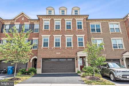 23638 Sailfish Square Brambleton, VA 20148