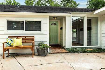 8609 Westview Dr Spring Valley Village, TX 77055