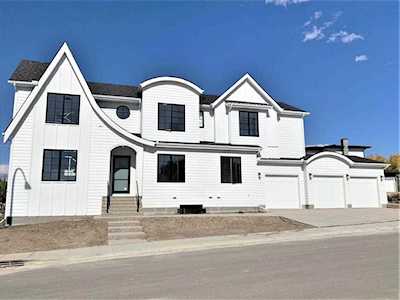 11 Rockford Park NW Calgary, AB T3G 0E1
