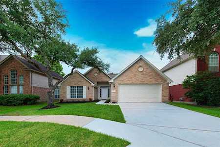 7034 Clustering Oak Ct Richmond, TX 77407