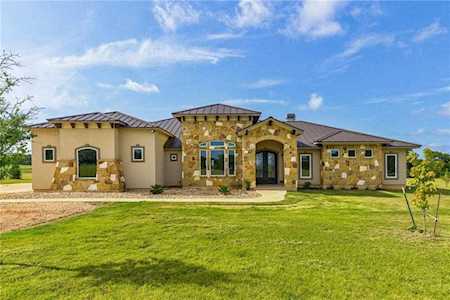 150 Enchanted Oak DR Driftwood, TX 78619