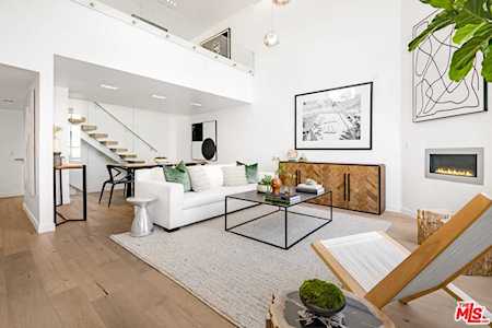 720 Huntley Dr #209 West Hollywood, CA 90069