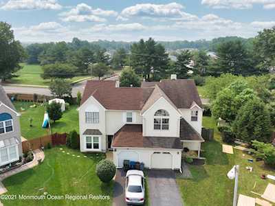 20 Fieldcrest Way Freehold, NJ 07728