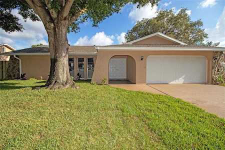 8609 Pinetree Dr S Seminole, FL 33772