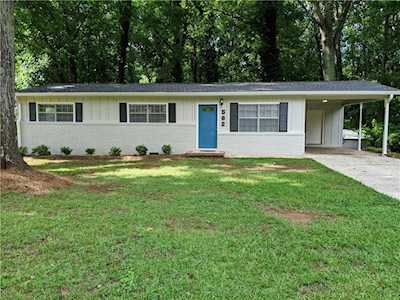 562 Oak Hills Rd SW Mableton, GA 30126