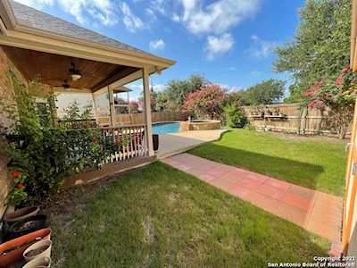 925 Armour Dr Cibolo, TX 78108