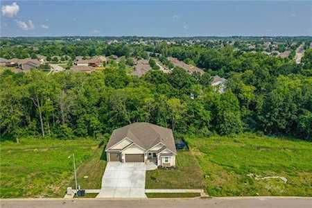 804 Hickory Ridge Dr Grain Valley, MO 64029