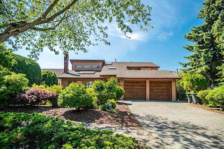 7953 Meadowood Drive Burnaby, BC V5A 4C1
