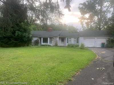 25389 Harcourt St St Farmington Hills, MI 48336