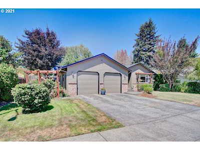 208 NW 106th St Vancouver, WA 98685