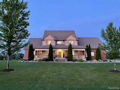 4242 Taggett Lake Dr Highland Twp, MI 48357