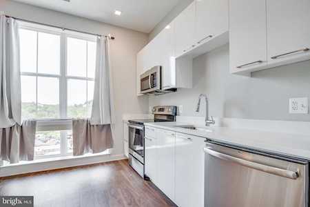 989 Buchanan St S #401 Arlington, VA 22204