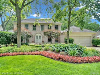 2888 Cedar Ridge Dr Troy, MI 48084