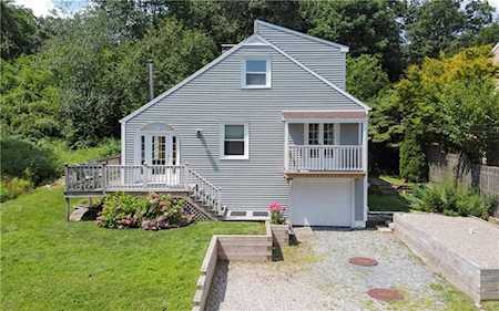 9 Albatross Dr North Kingstown, RI 02874