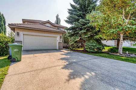 203 Edgevalley Mews NW Calgary, AB T3A 5E5