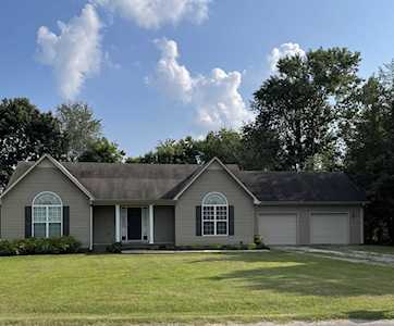 5 Colonial Dr Fayetteville, TN 37334