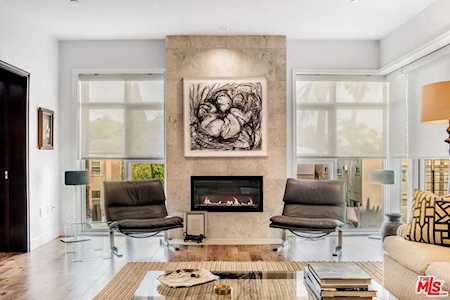 447 N Doheny Dr #201 Beverly Hills, CA 90210